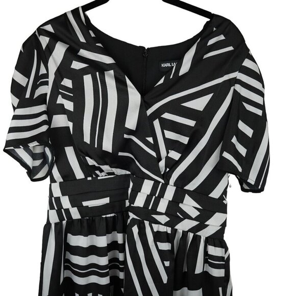 NWT Karl‎ Lagerfeld Short Sleeve Surplice Mini Dress Black & White Sz 10 - Picture 5 of 13